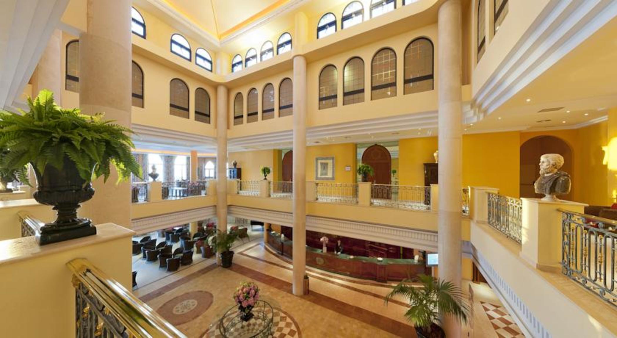 Hotel Ipv Palace & Spa - Adults Recommended Фуeнхирола Екстериор снимка